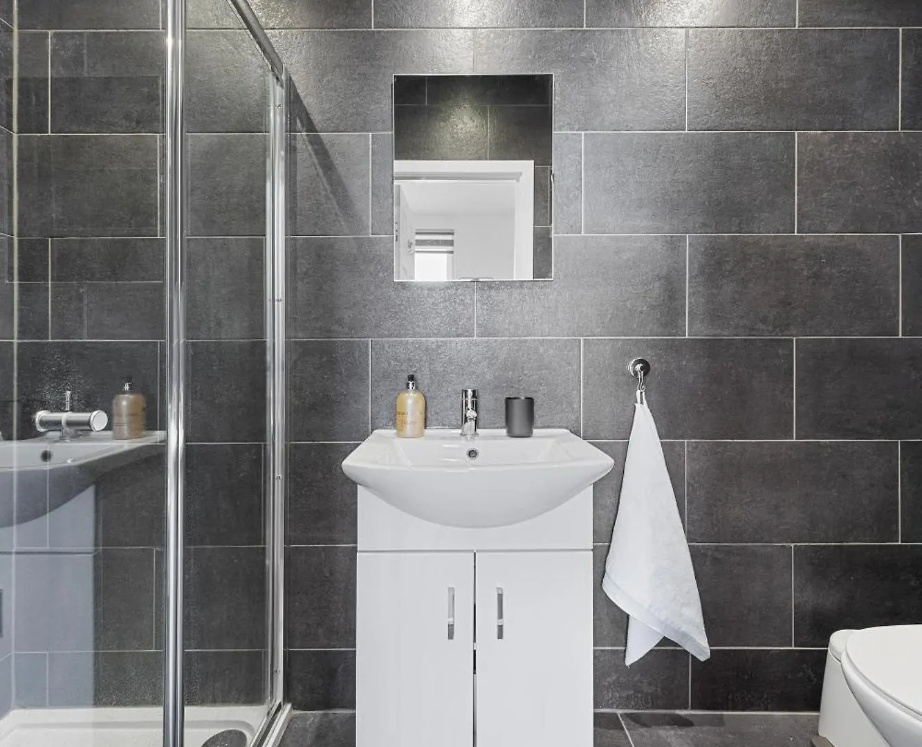 20 Percent Off-Sleeps 11-Central-Games-Free Parking Southampton Apartment